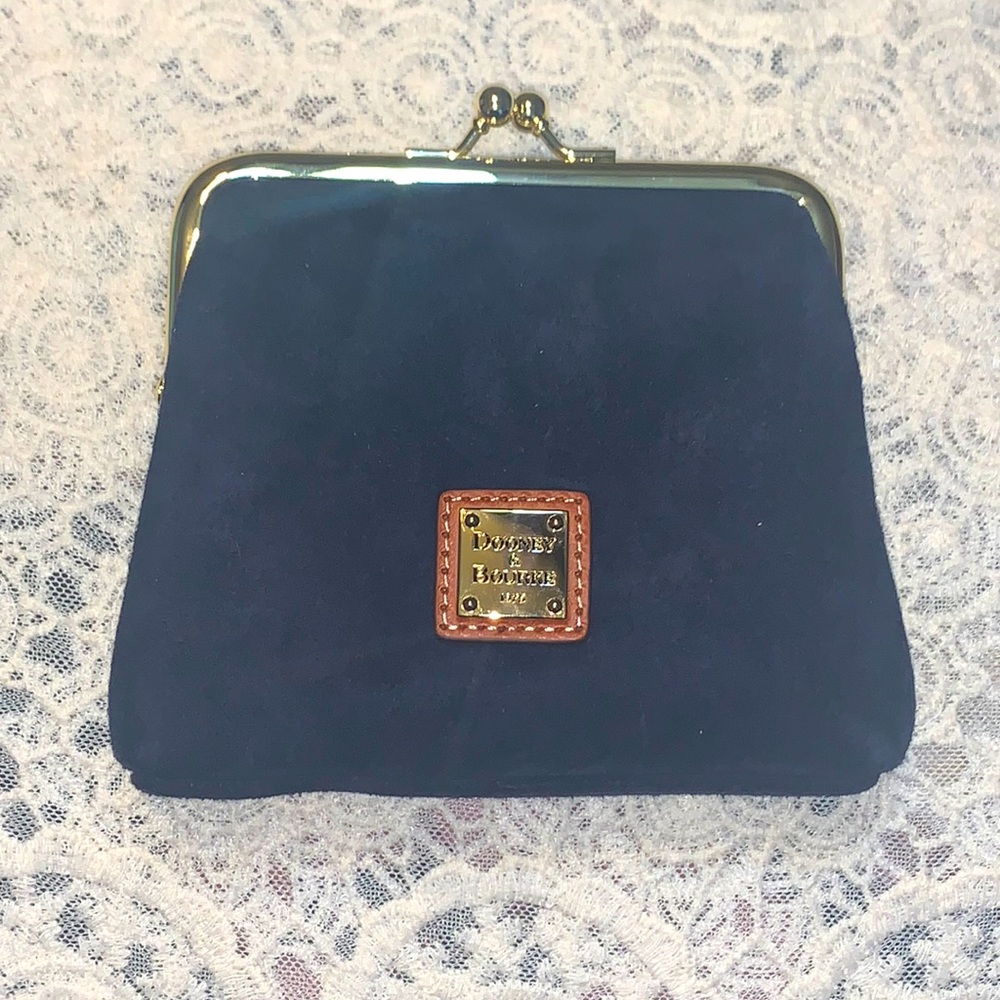 💙Beautiful Dooney & Bourke Large Frame Purse